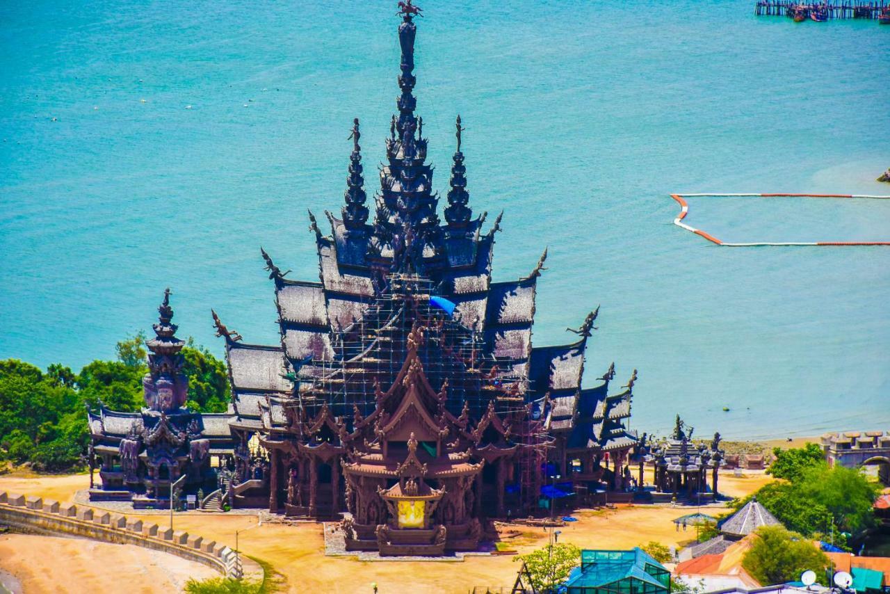 Wongamat Tower Condominium * Pattaya
