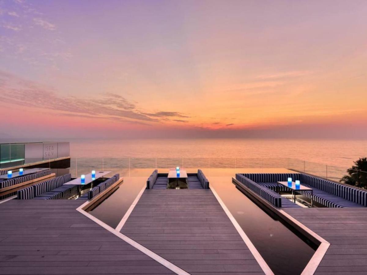 Apartment Stunning Sunset On 30th Floor Front@veranda Pattaya