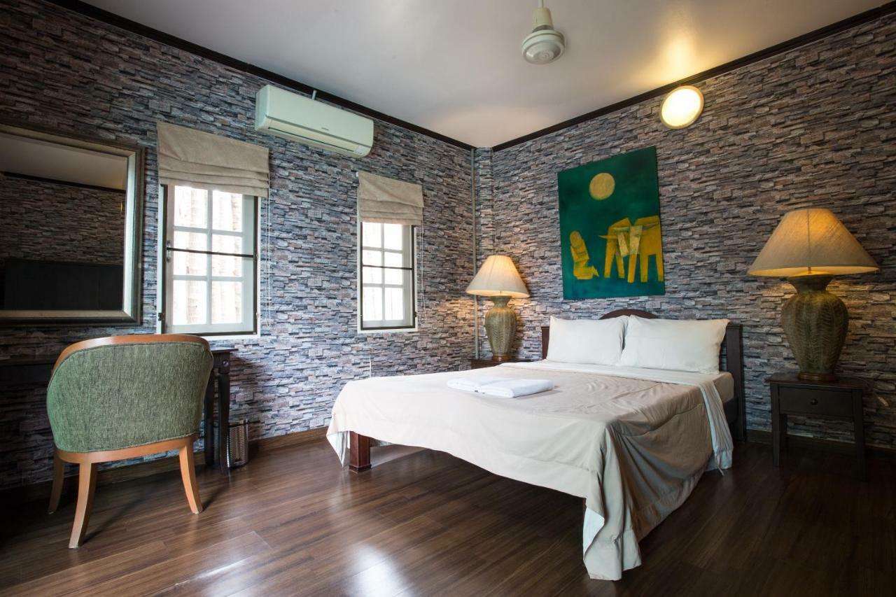 Heaven Hill Pool Guest house