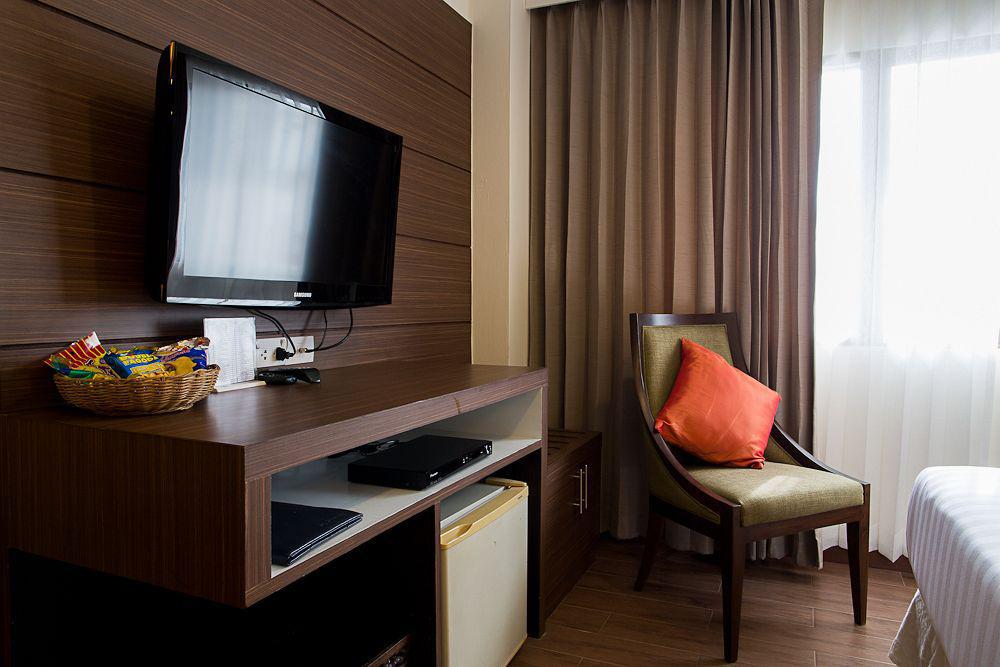 The One Bay Breeze Hotel