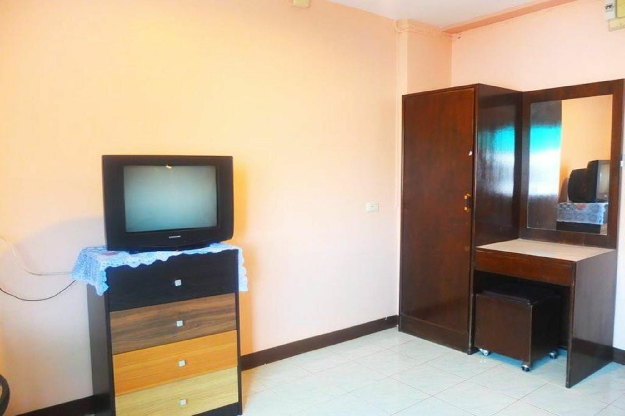 Oyo 348 Saithong Place Hotel 2*