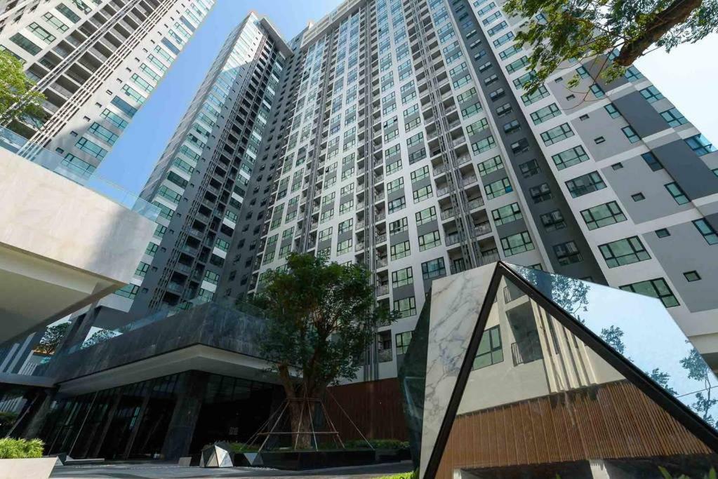 The Base Seaview Apartment *
