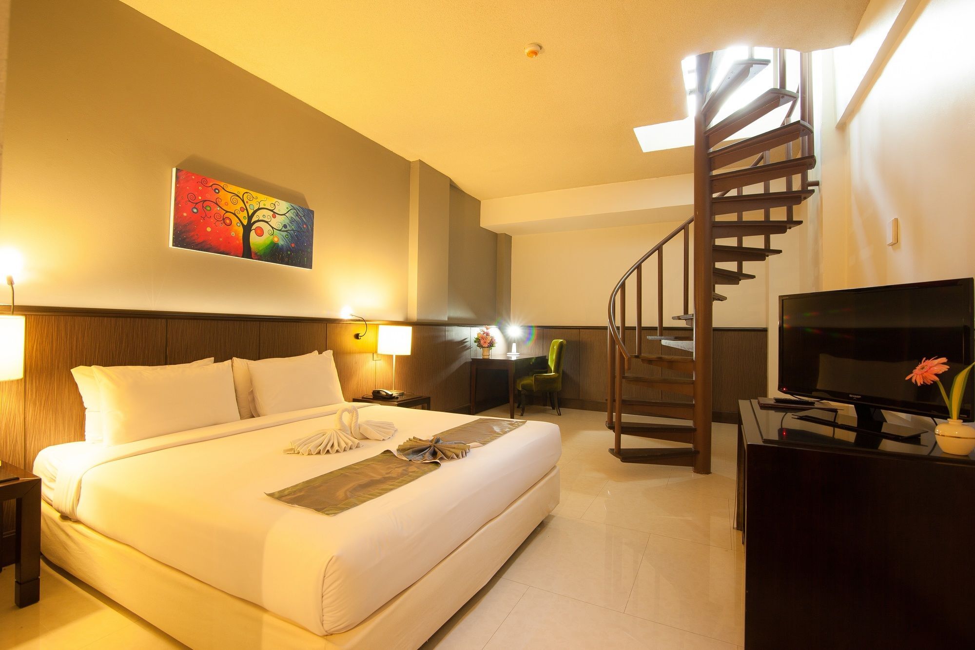 Woraburi & Hotel 4*
