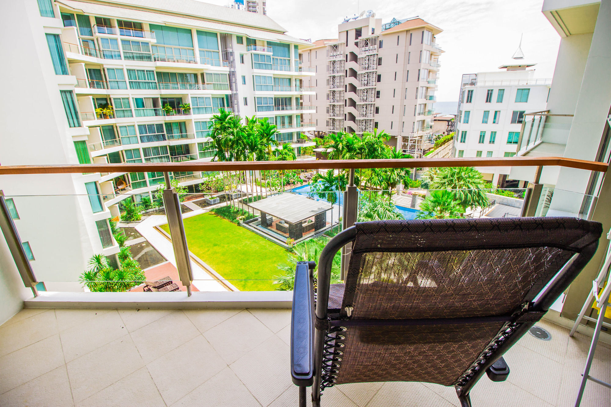 The Sanctuary By Sunny Apartment