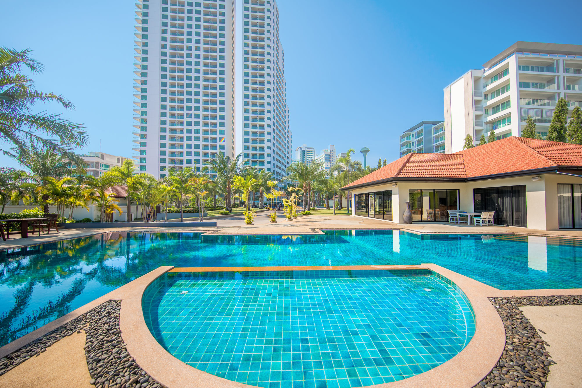 Majestic Pool Villa *