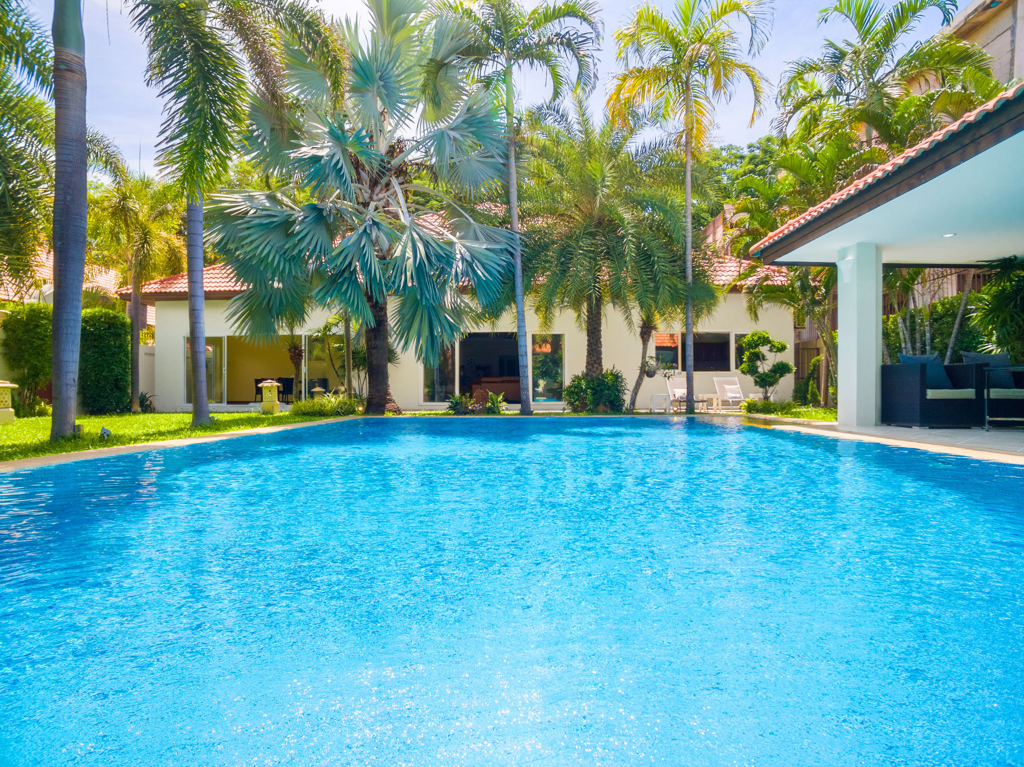 Majestic Pool *