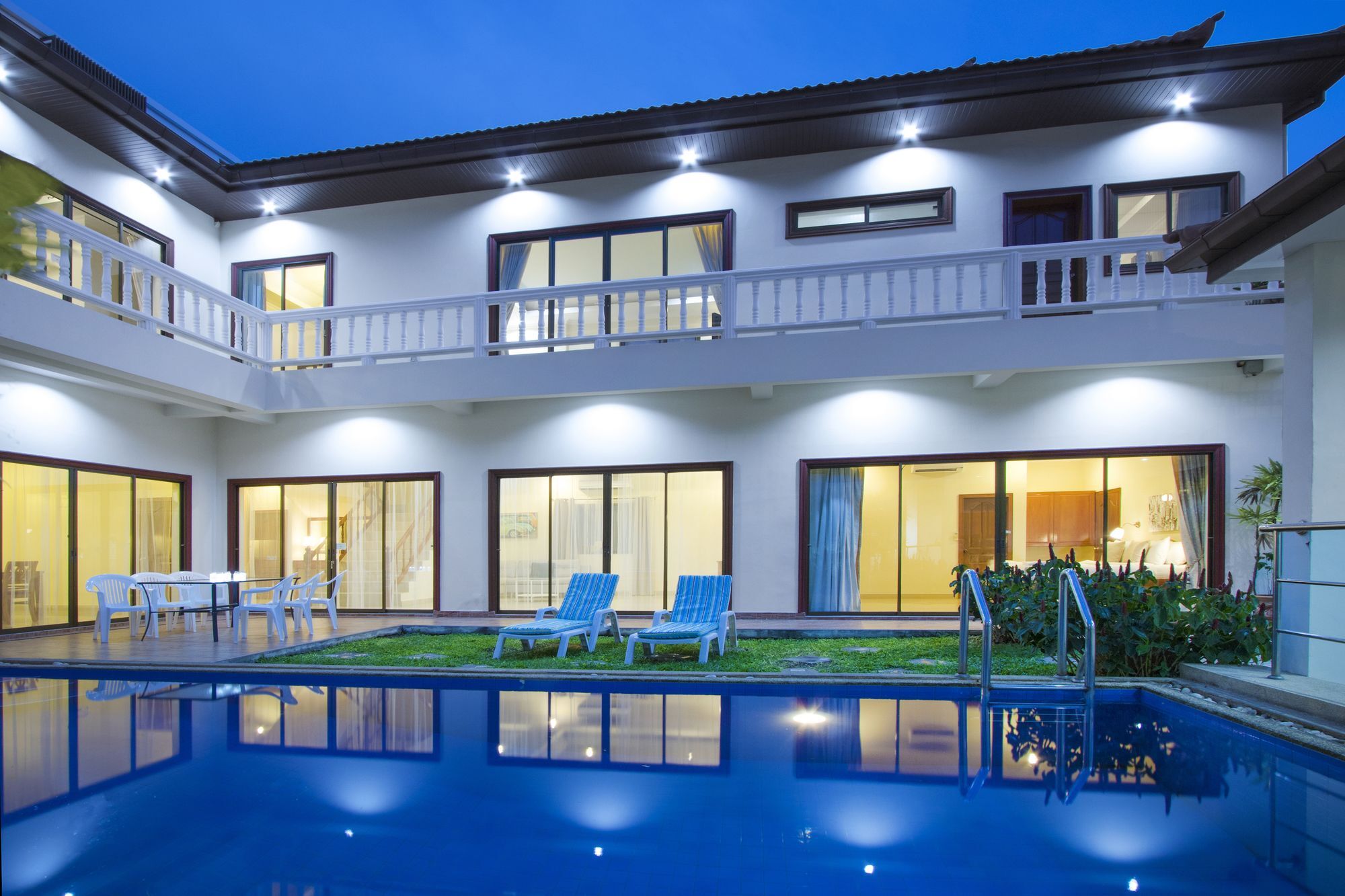 Avoca Pool Hotel 4*
