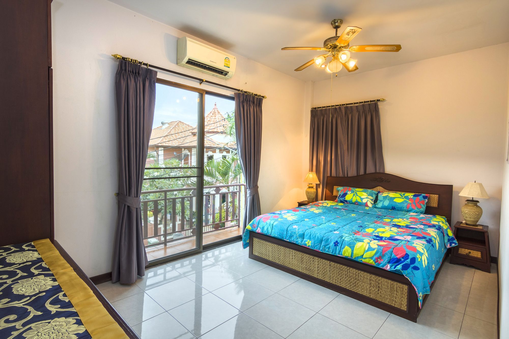 Nowhere Uranus Villa Pattaya