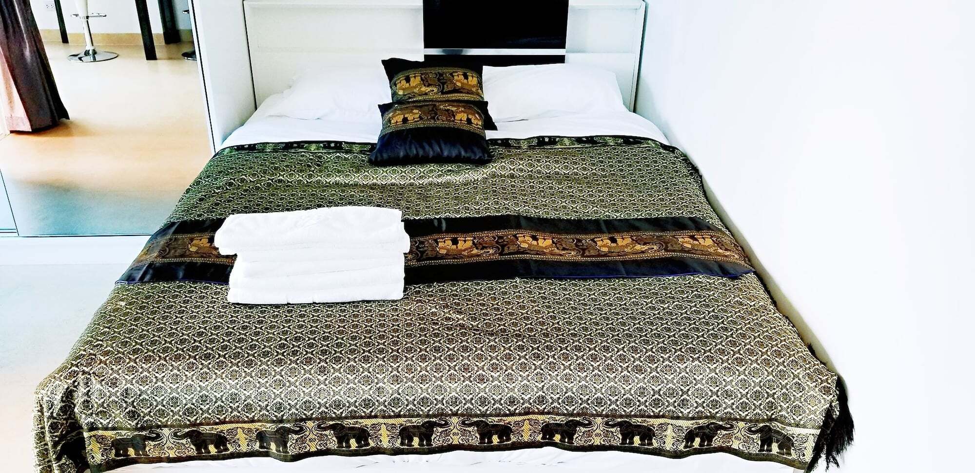Centara Azure Hotel *