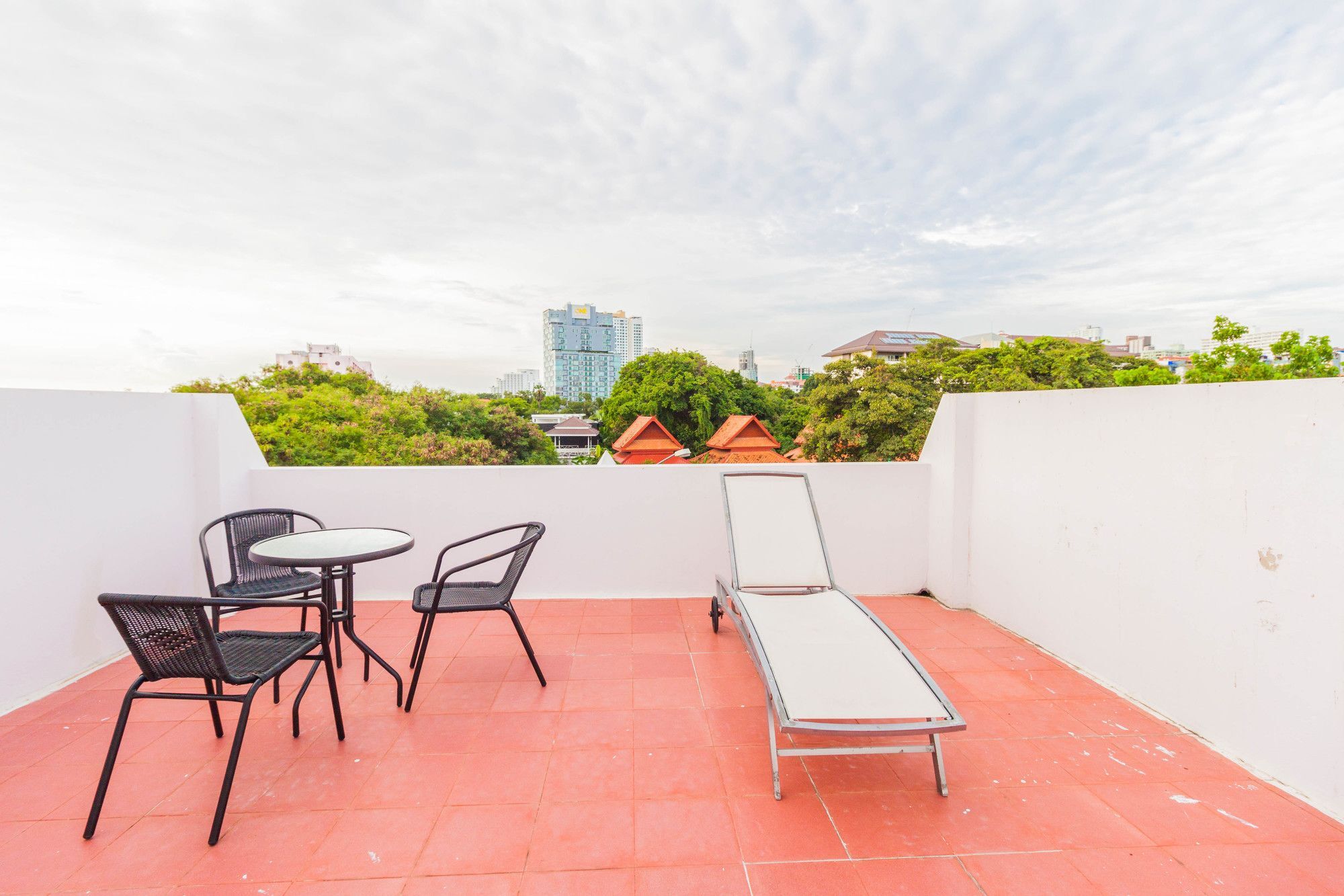 Pratumnak Town By Sunny Pattaya