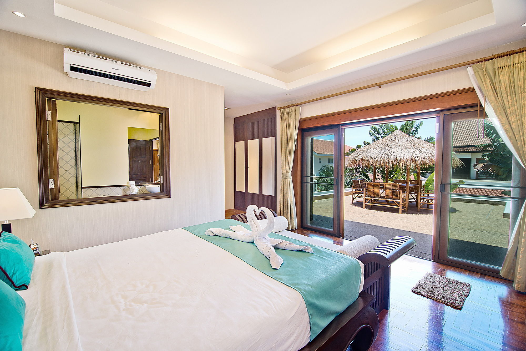 Tropicana Pool Vila