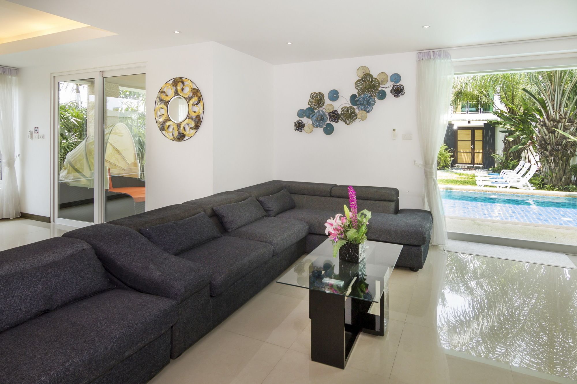 Vila Tropicana Pool Pattaya