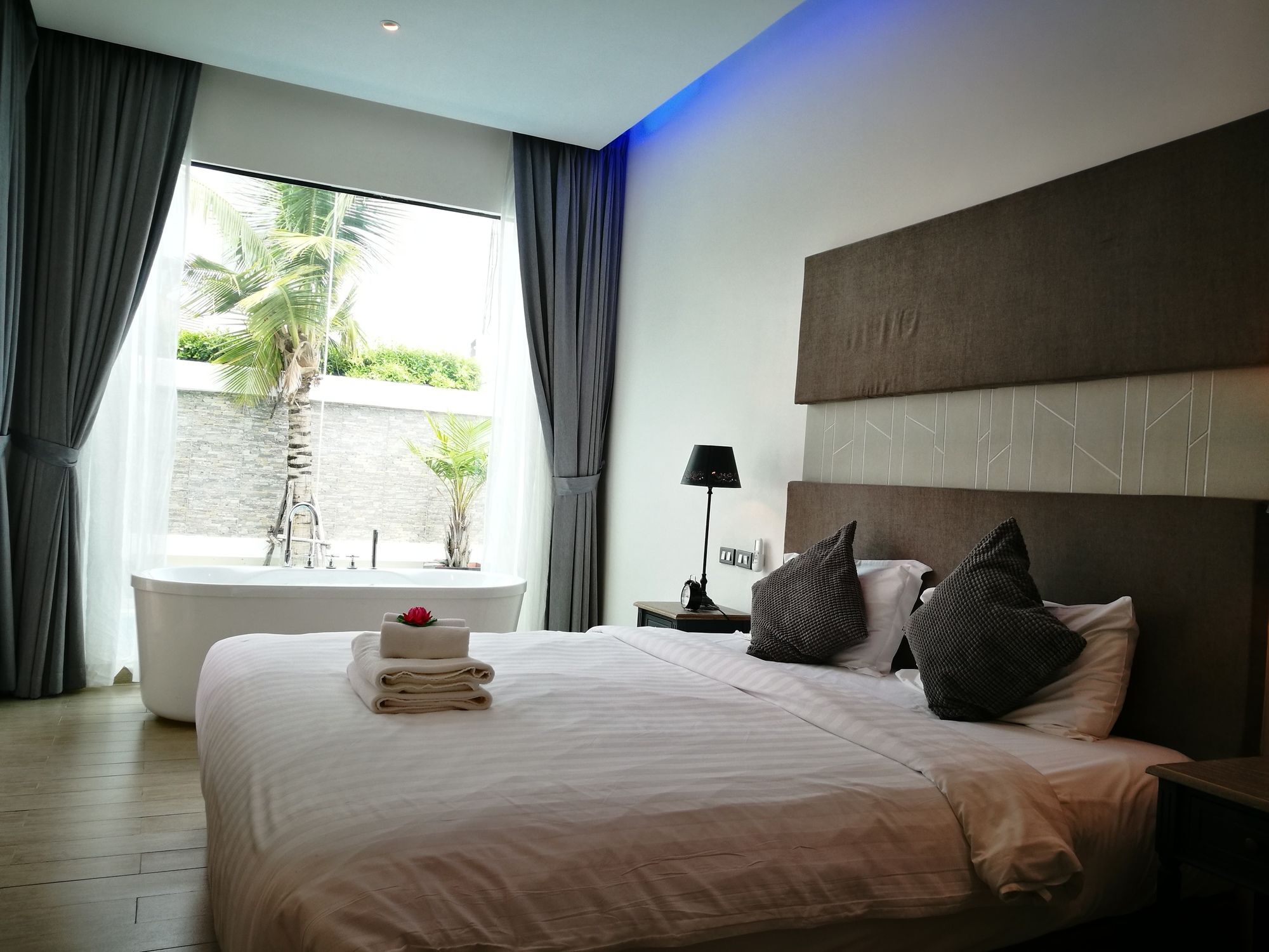 Tropicana Pool Vila Pattaya