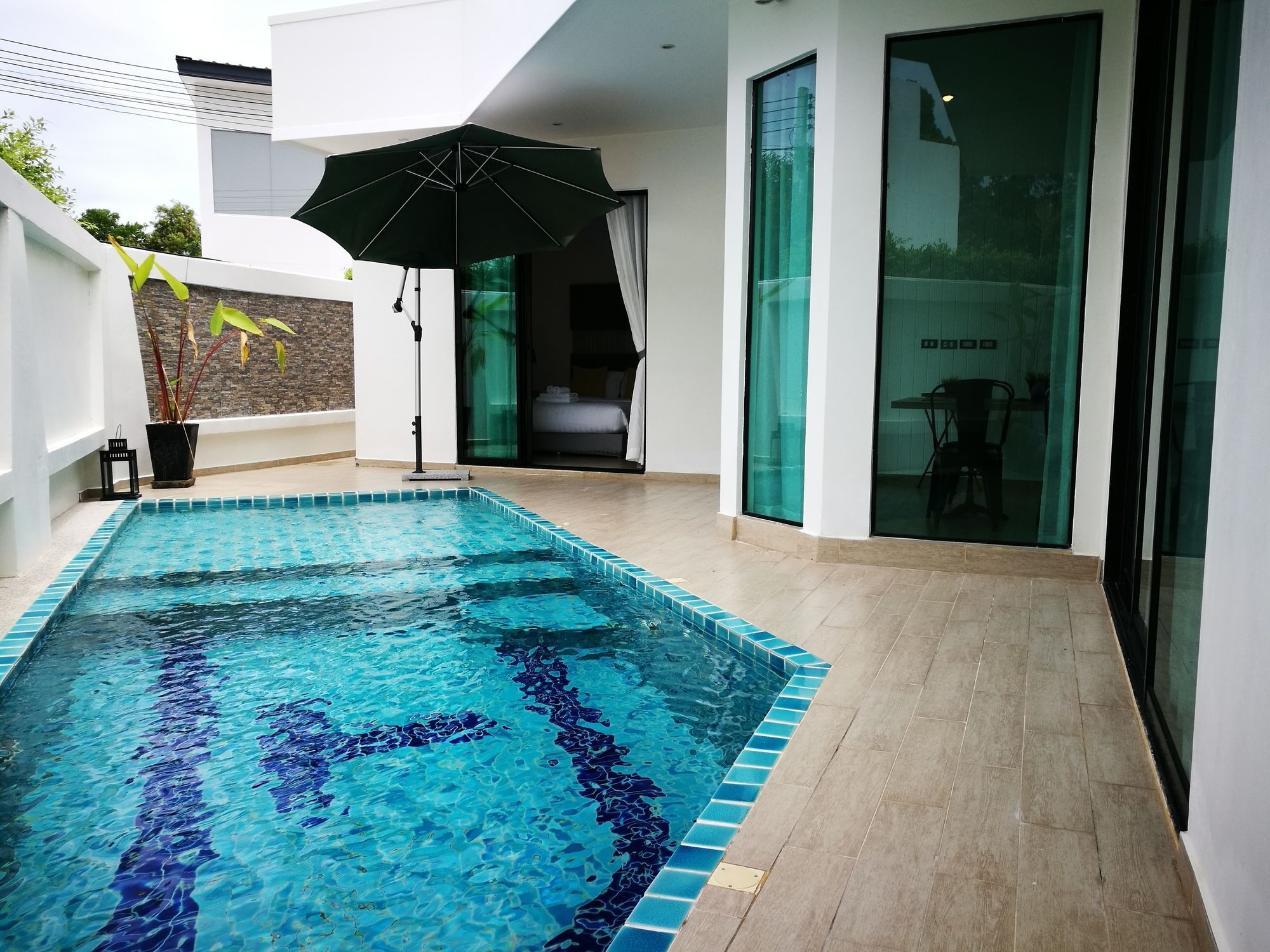 Tropicana Pool *