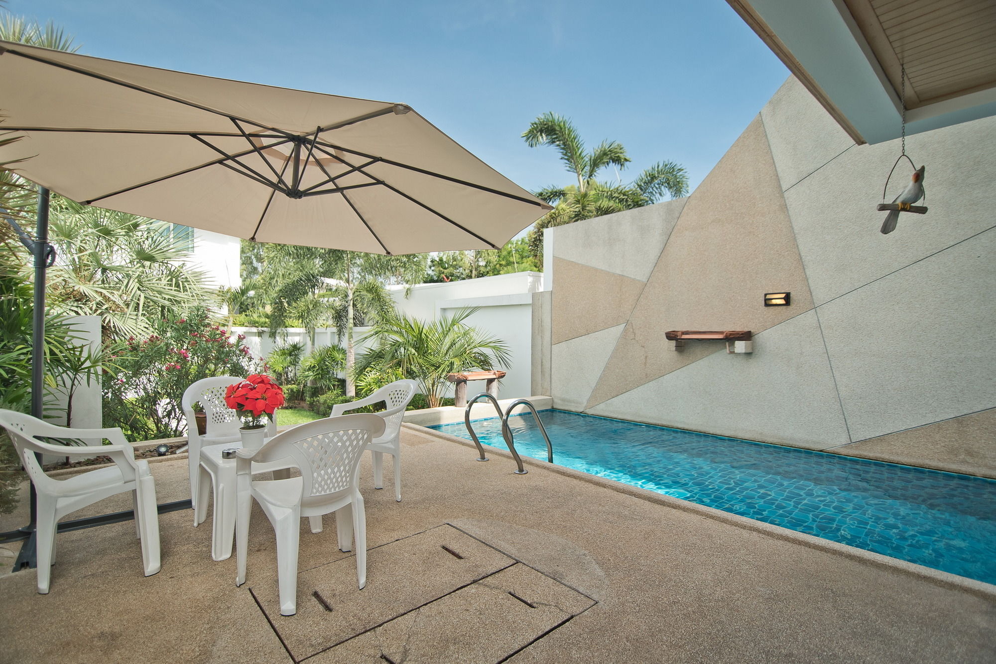 Tropicana Pool Vila