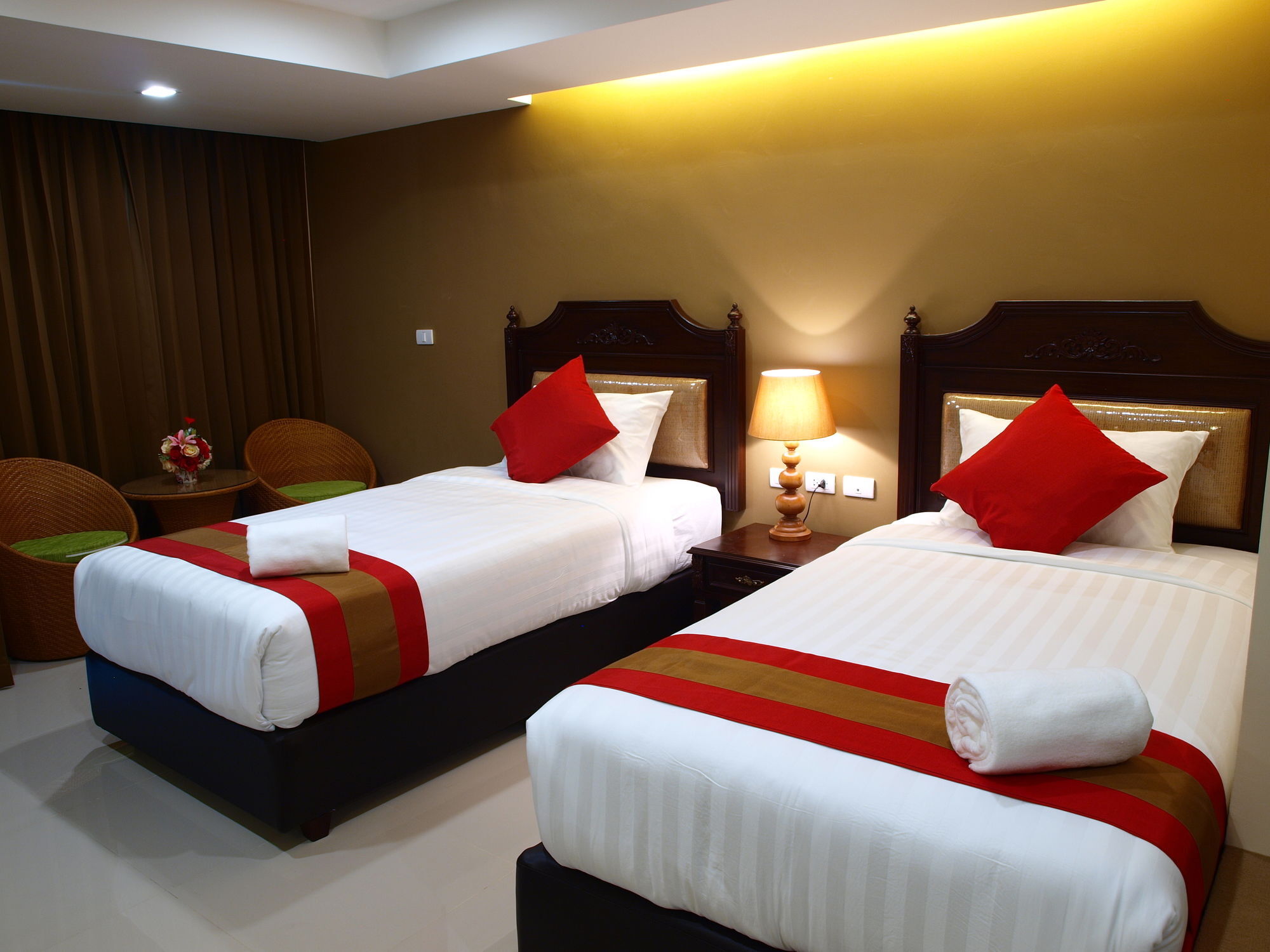 V Hotel 3*