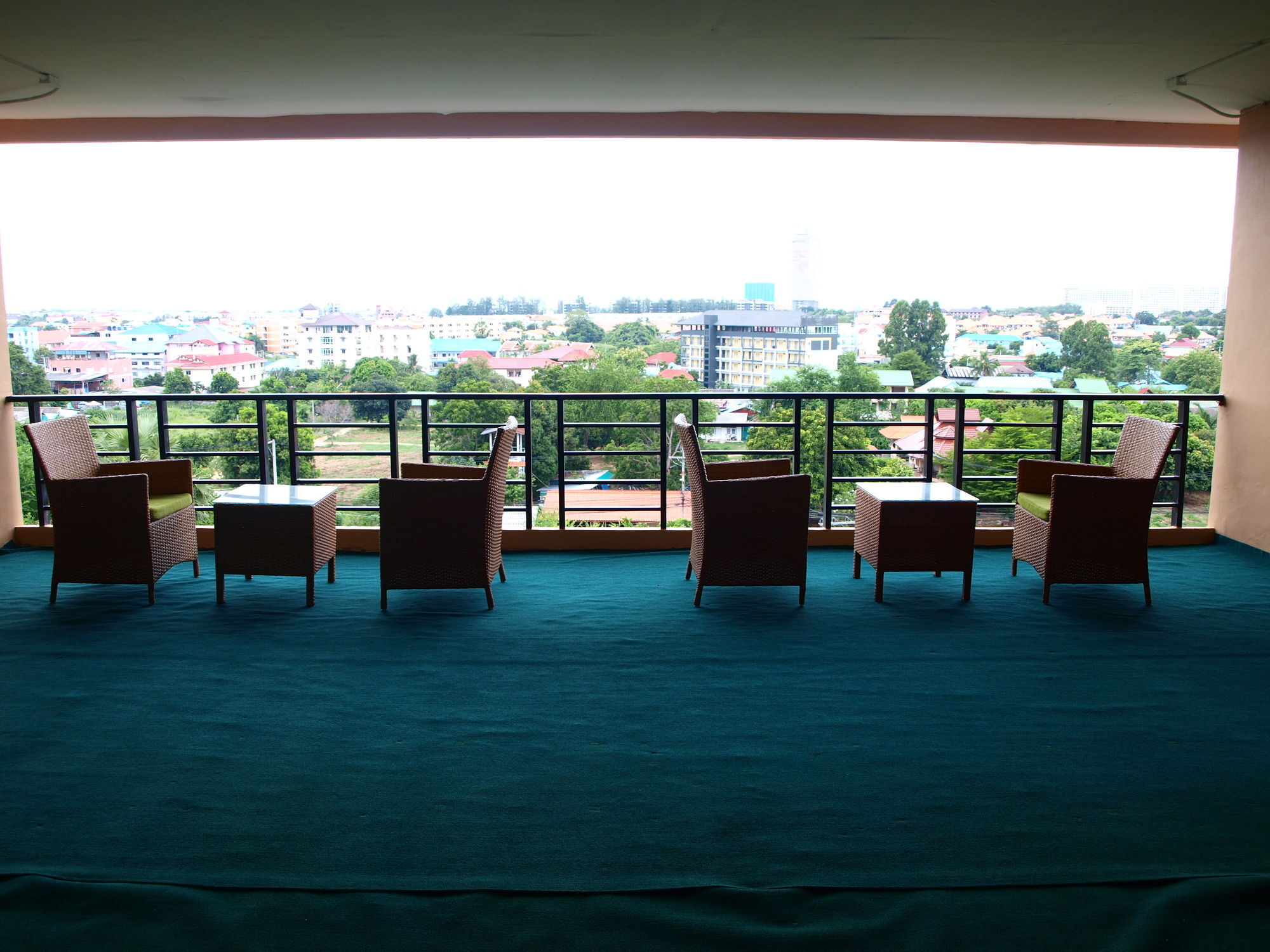 V Hotel 3*