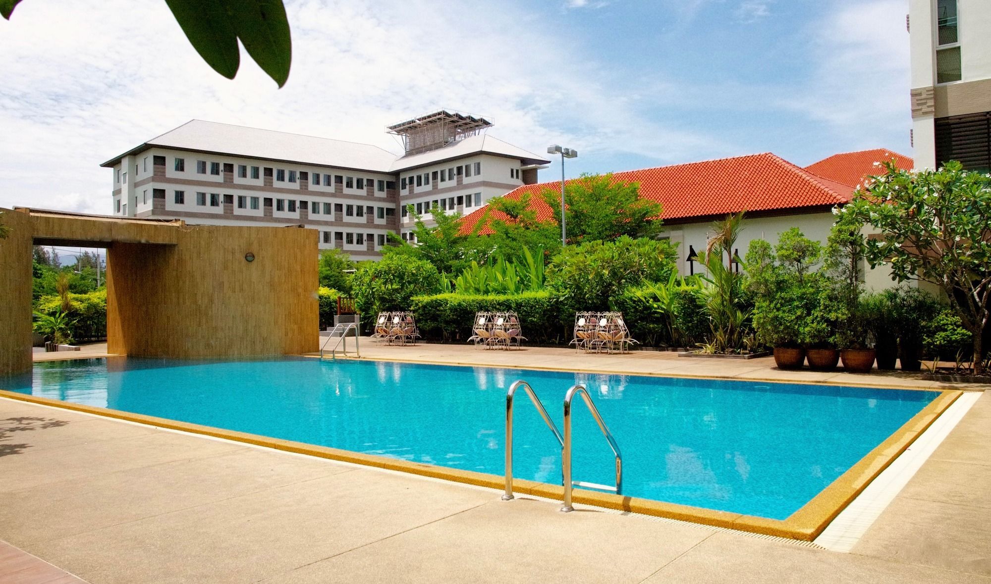 J Park Hotel 4*