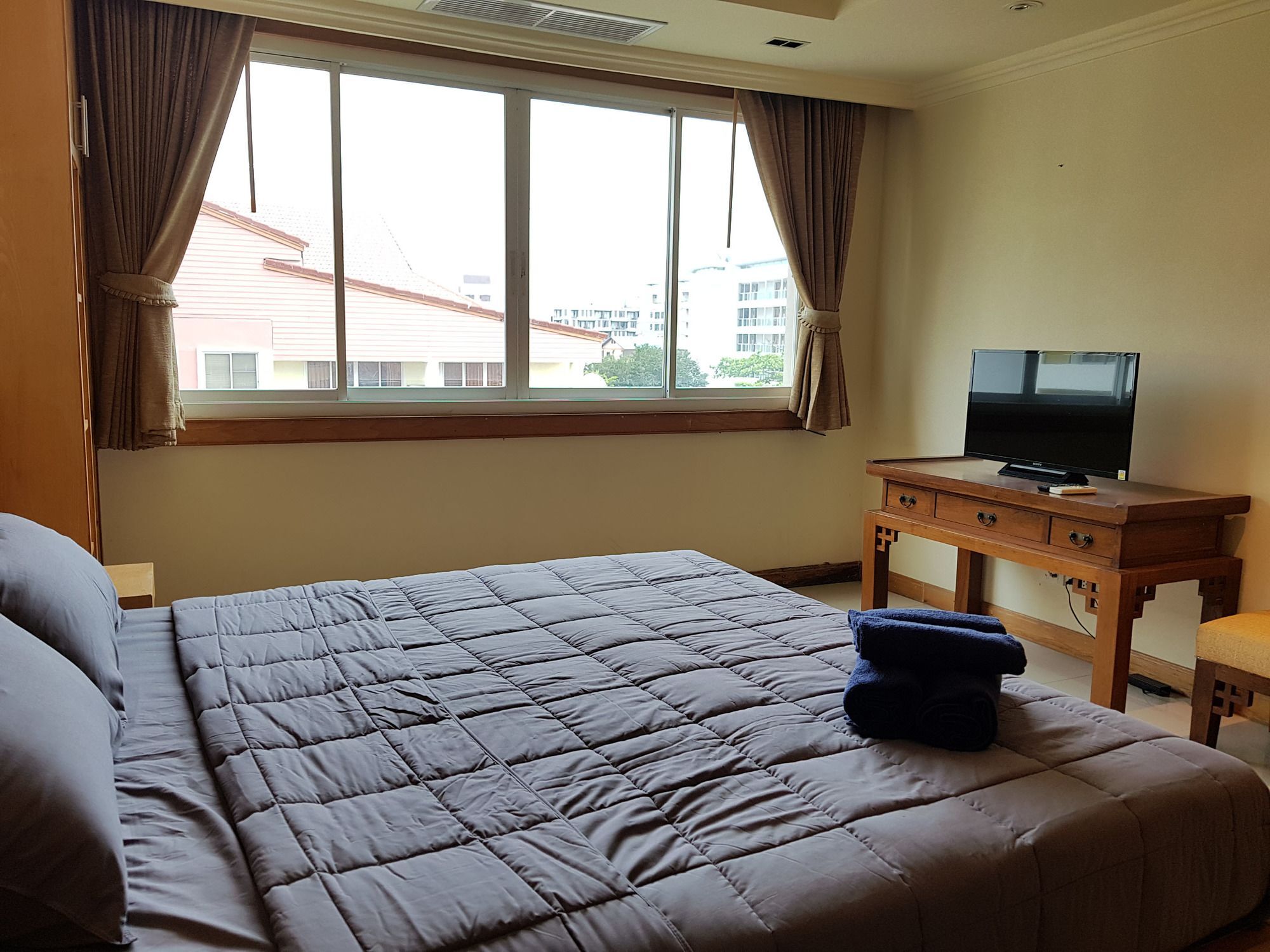 A Large 2 Bedroom - 3 Baths 511 Downtown Hotel 3*