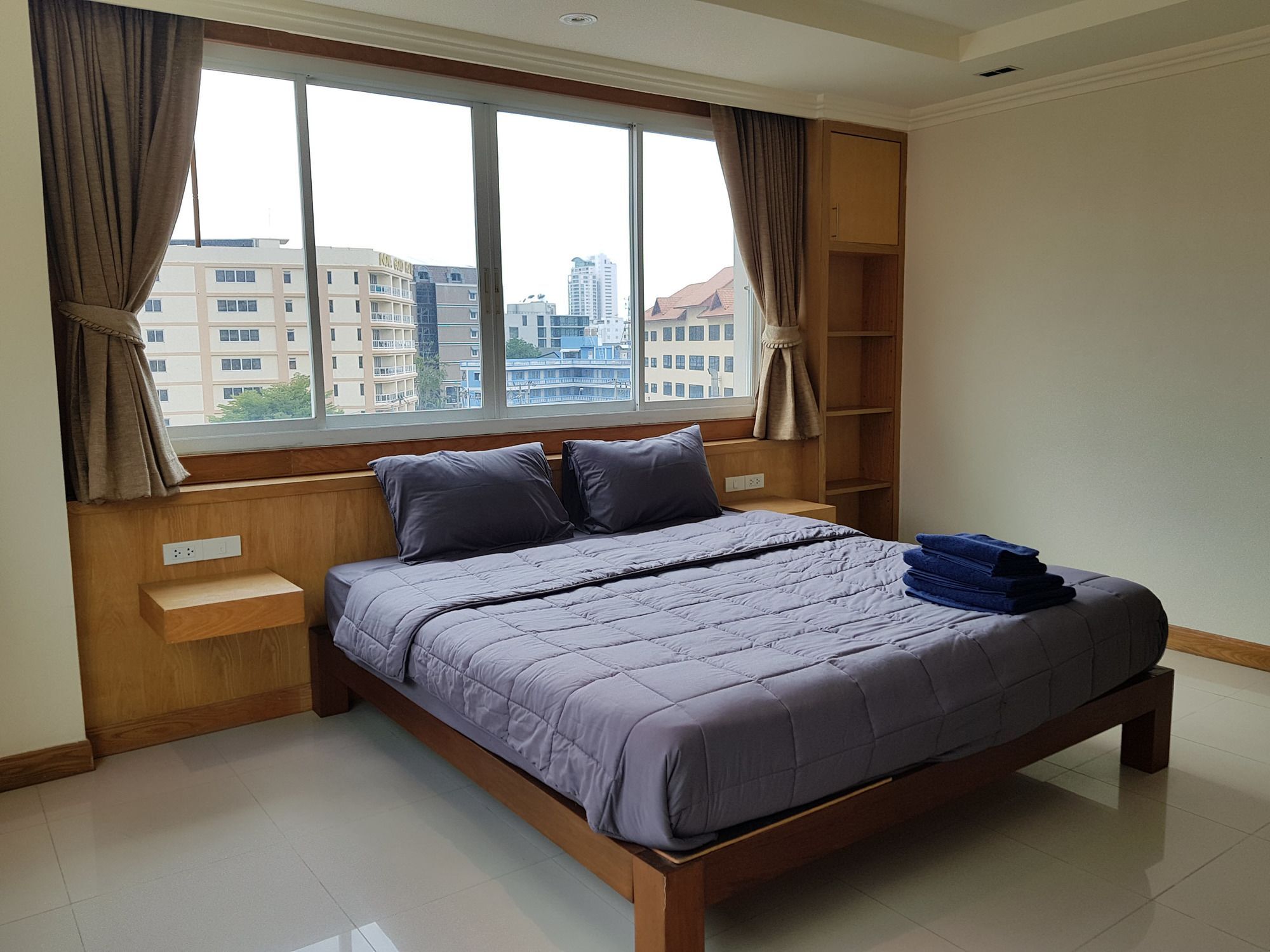 A Large 2 Bedroom - 3 Baths 511 Downtown 3* Pattaya