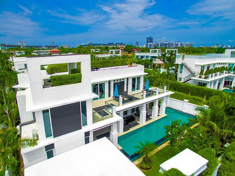 Hollywood Pool Jomtien Pattaya