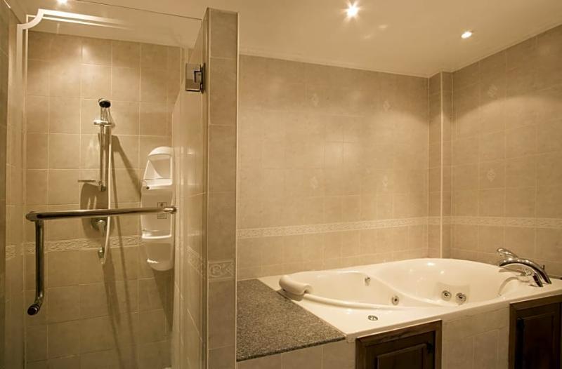 Avoca Pool Hotel