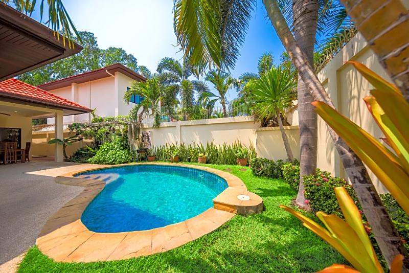 Private Beach Majestic Pool Pattaya