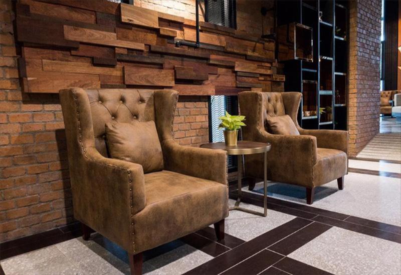 Surestay By Western T Hotel 4*