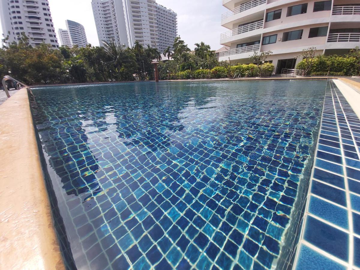 Condominum In Jomtien With Sea View, Balcony And Free Wifi