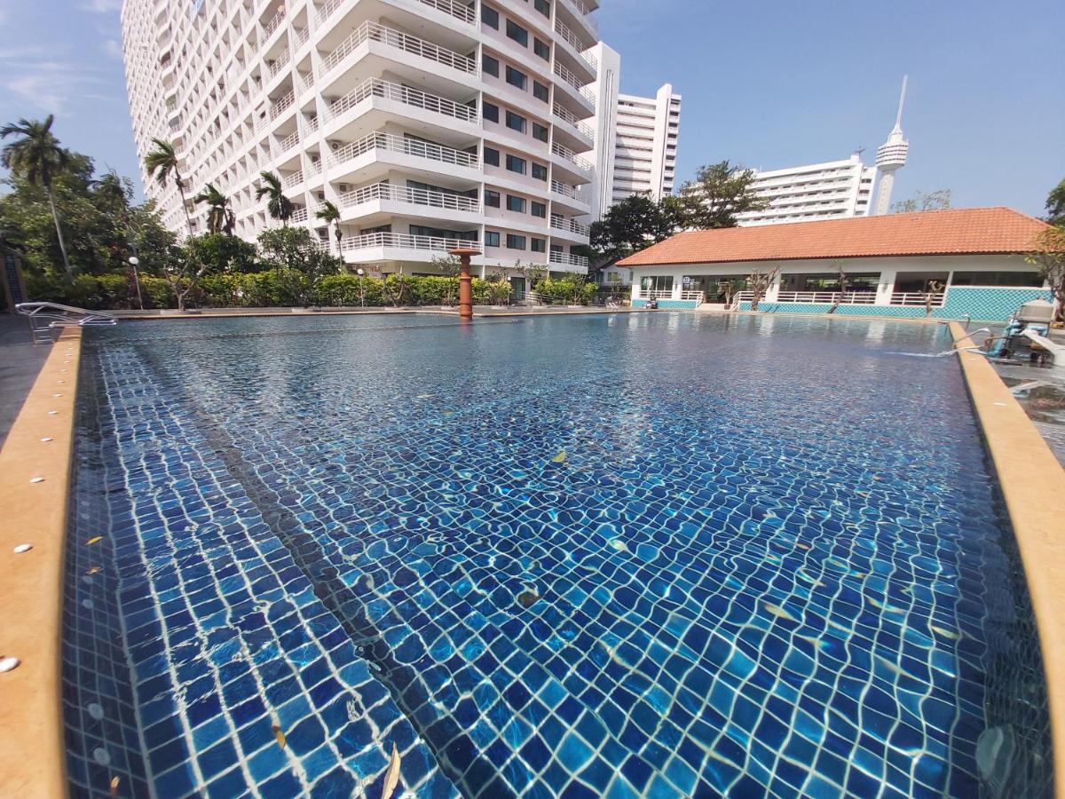 Condominum In Jomtien With Sea View, Balcony And Free Wifi Apartment Pattaya