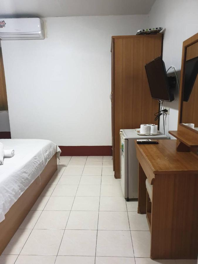 Malee Bar Aparthotel