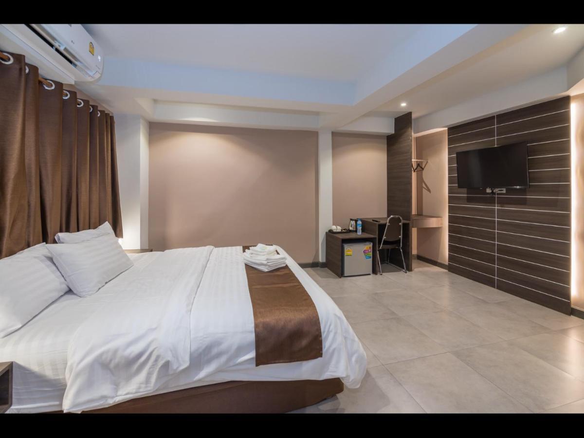 Tuk's Sports Bar Guest house *