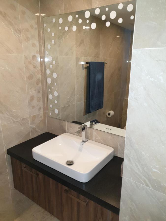 Grand Avenue 1 Bedroom *