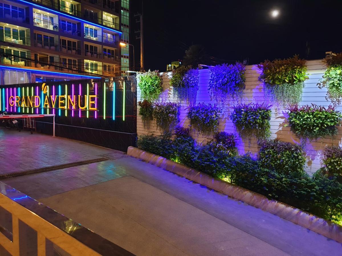 Grand Avenue 1 Bedroom Apartment *