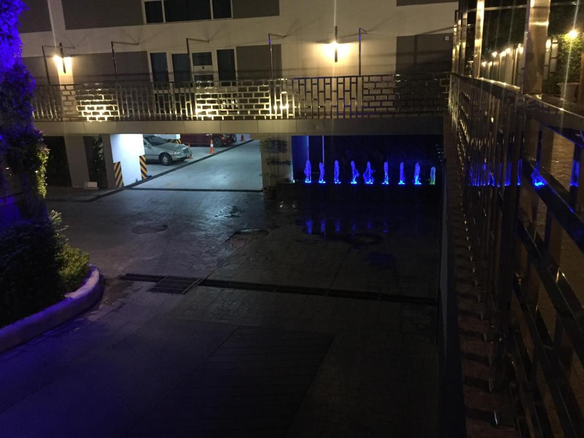 Apartment Luxury Business Suits In Grand Avenue By Estates