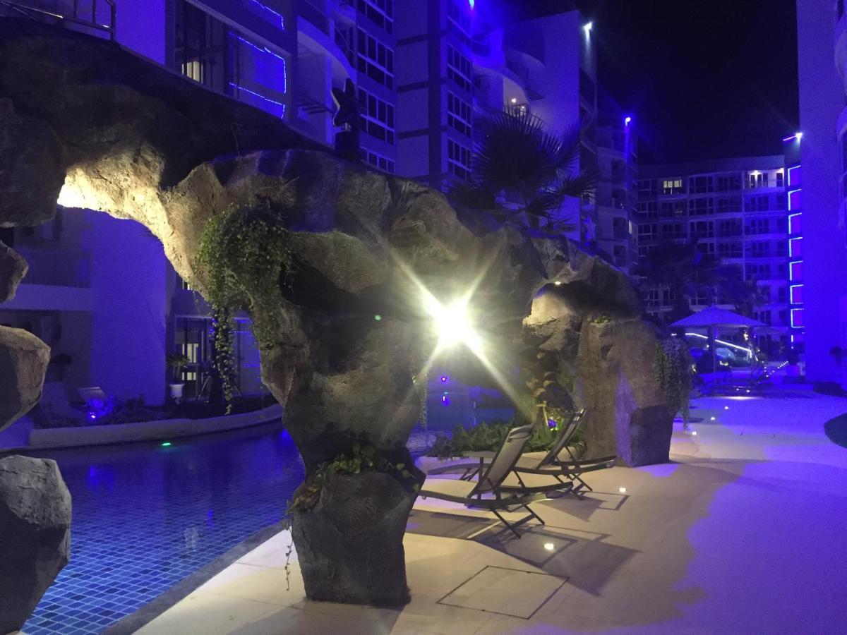 Luxury Business Suits In Grand Avenue By Estates Apartment
