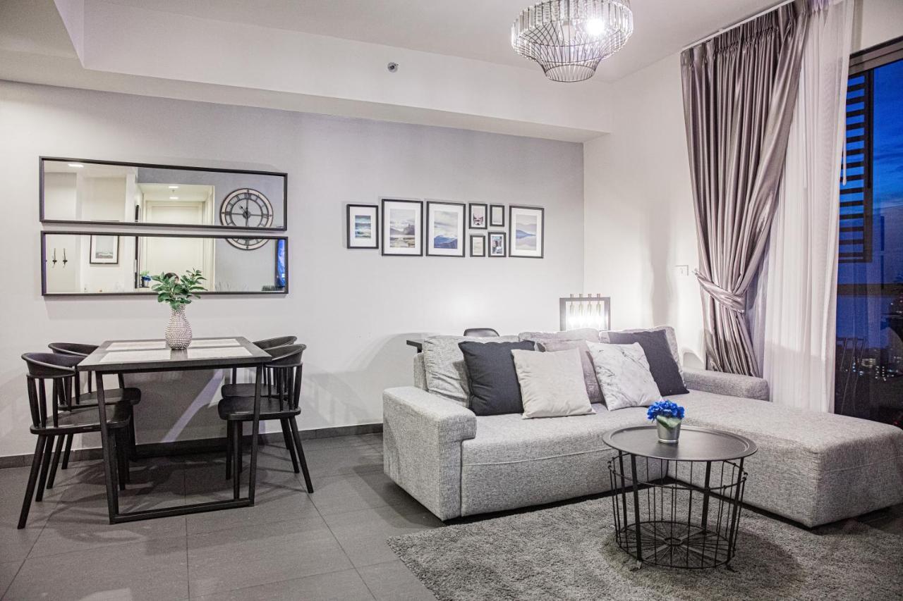 Unixx Your Oasis In By N'dee Pattaya