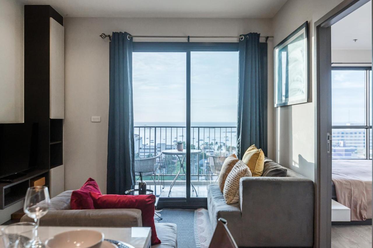 The Base Sea View Suites * Pattaya