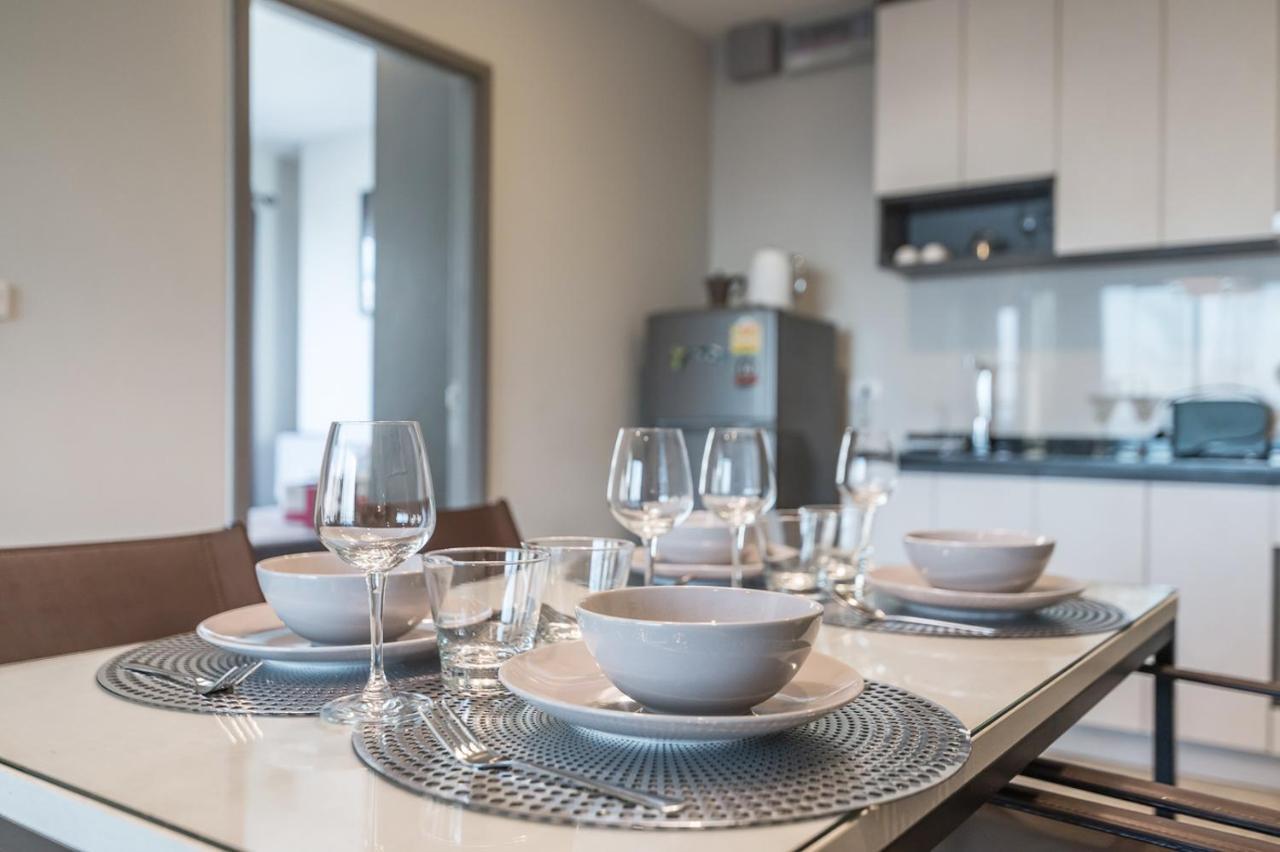 The Base Sea View Suites Apartment *