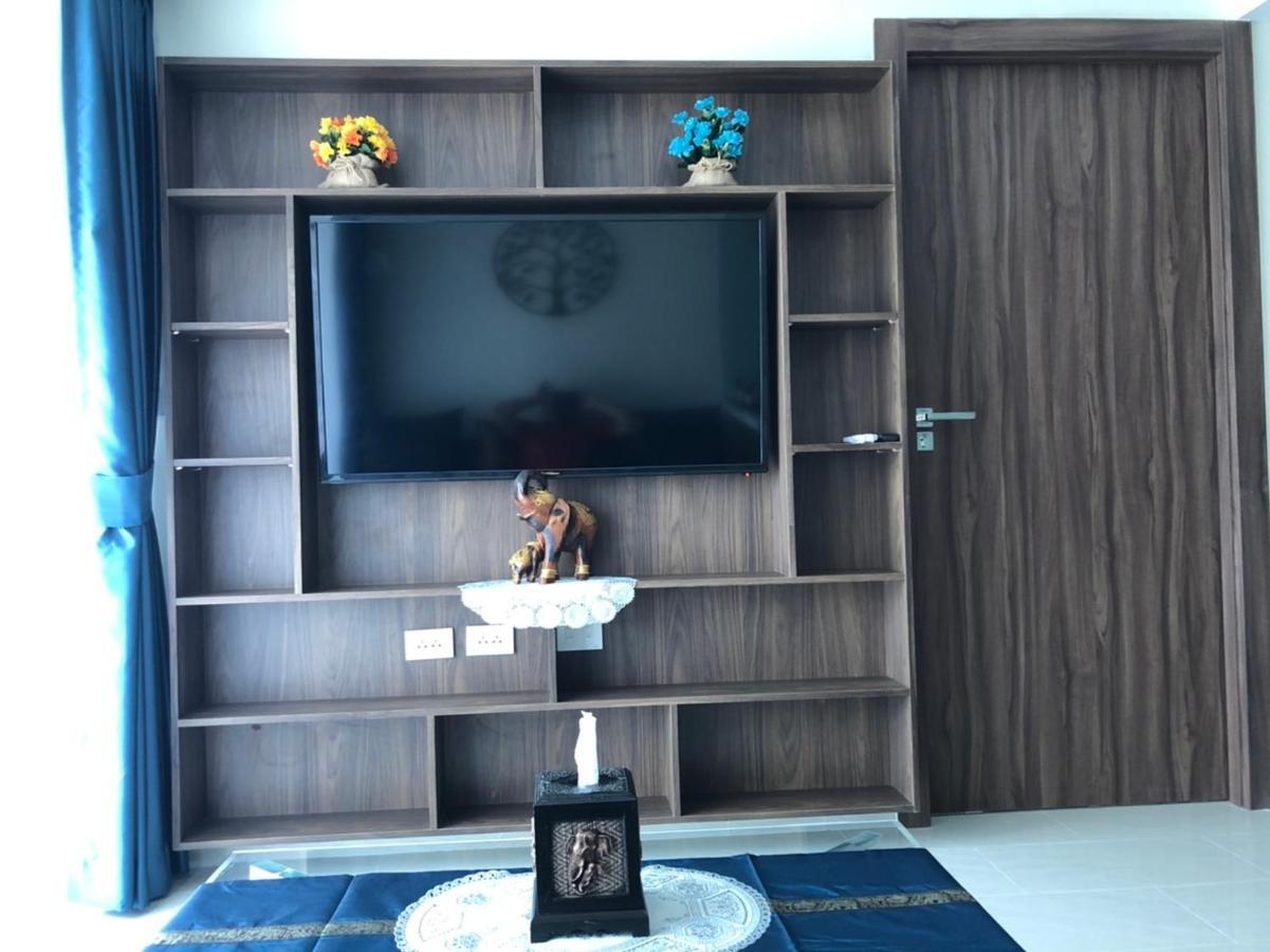 Luxury Business Suits In Grand Avenue By Estates Apartment