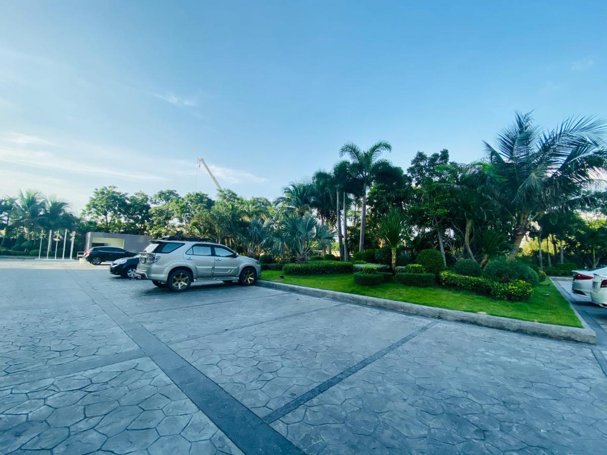 Dusit Grand View *
