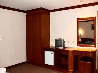 Hotel Sea Falcon On The Water