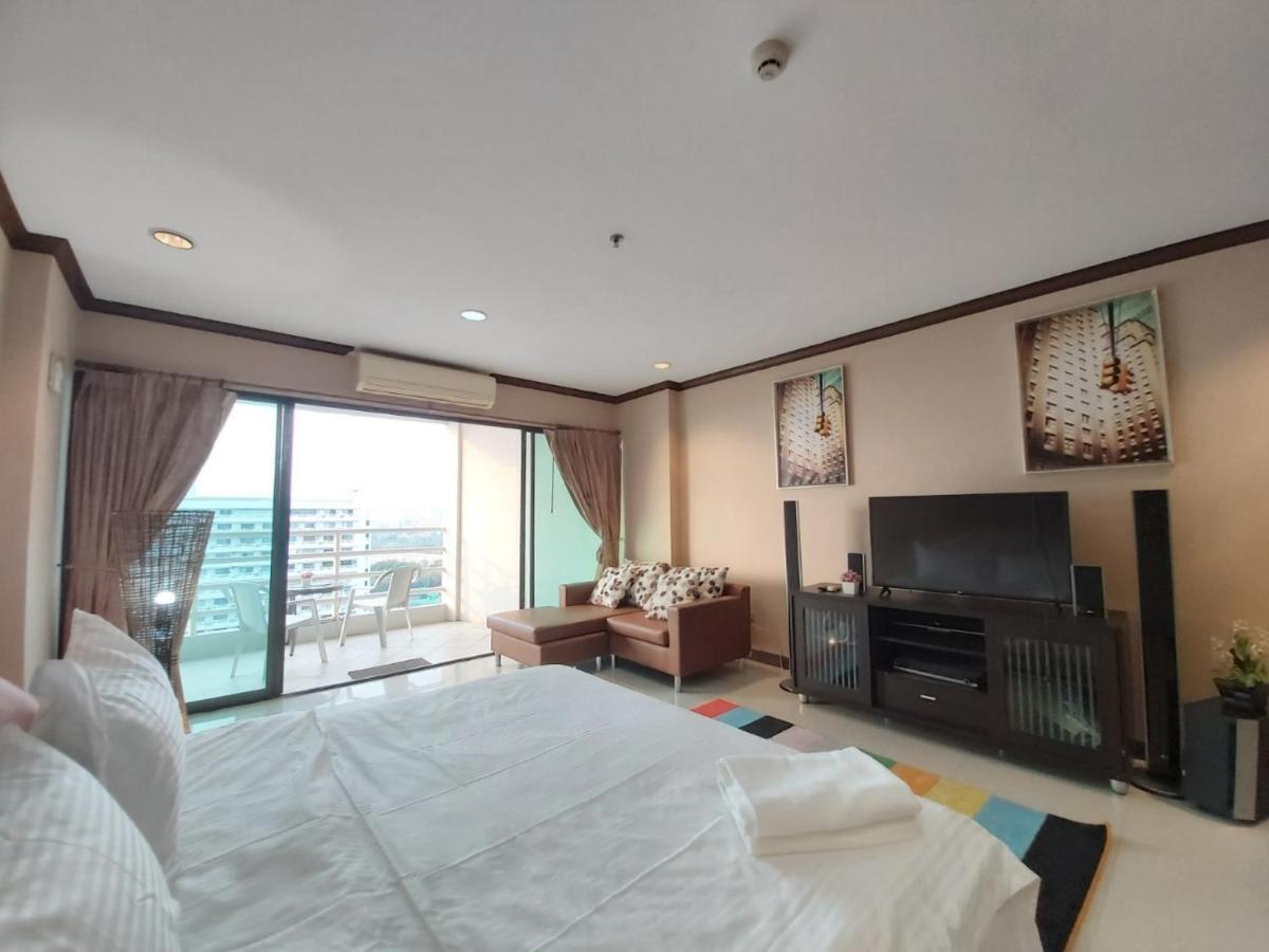 Condominum In Jomtien With Sea View, Balcony And Free Wifi Apartment Pattaya
