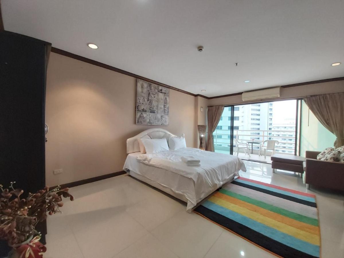 Condominum In Jomtien With Sea View, Balcony And Free Wifi
