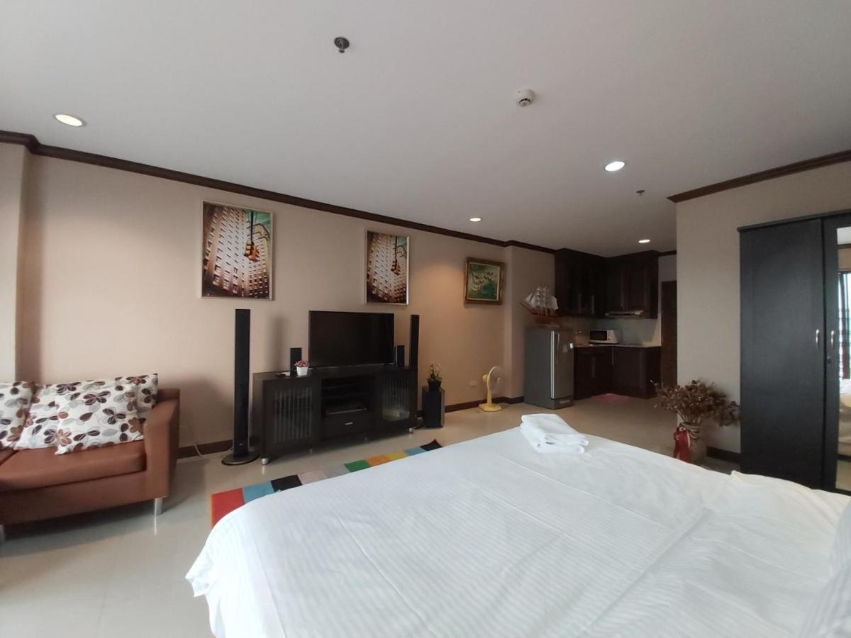 Condominum In Jomtien With Sea View, Balcony And Free Wifi Apartment