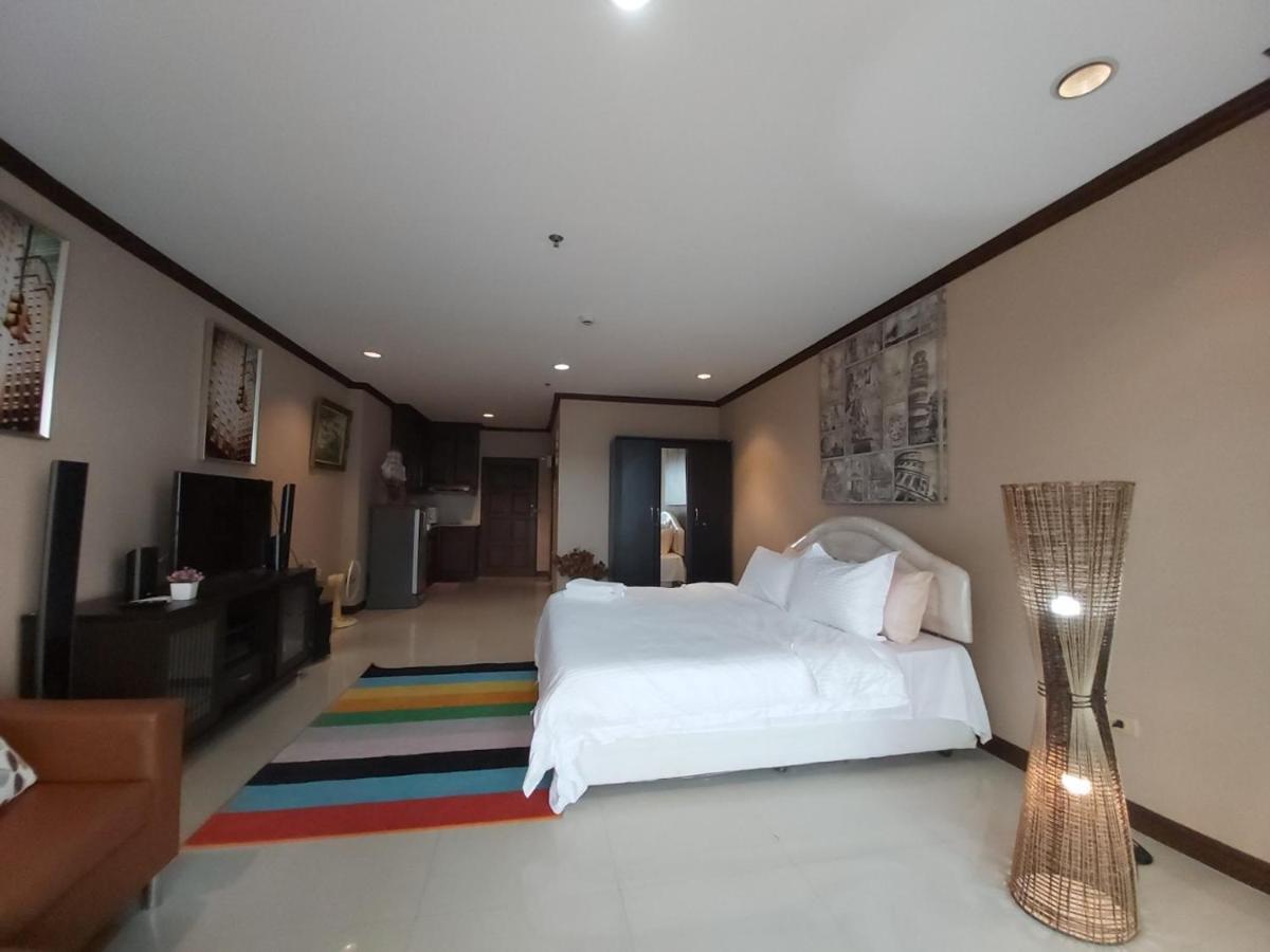 Apartment Condominum In Jomtien With Sea View, Balcony And Free Wifi Pattaya