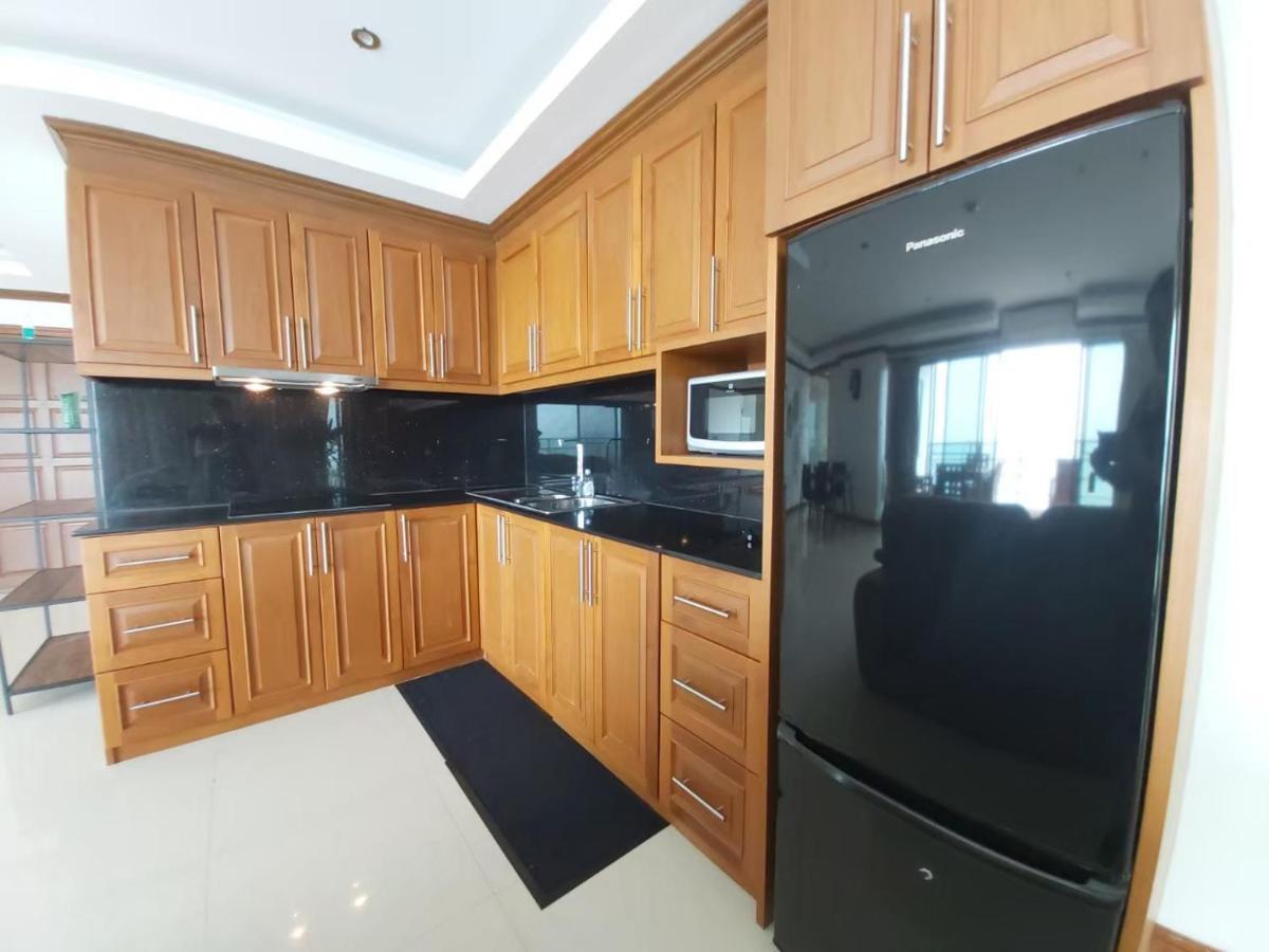 Condominum In Jomtien With Sea View, Balcony And Free Wifi *