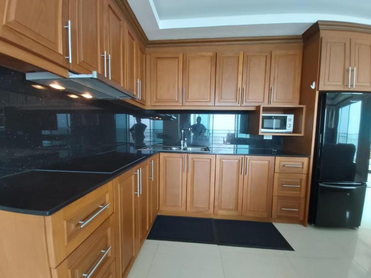 Condominum In Jomtien With Sea View, Balcony And Free Wifi Apartment