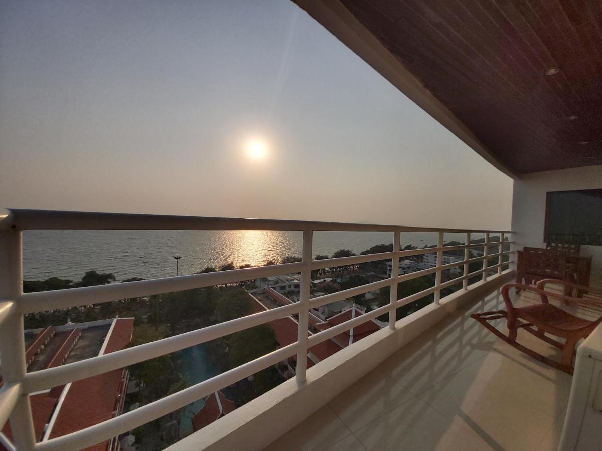 Condominum In Jomtien With Sea View, Balcony And Free Wifi *