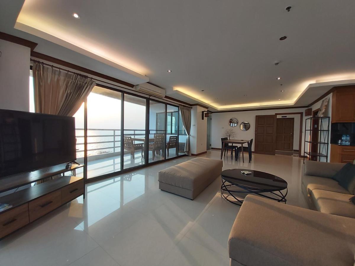 Condominum In Jomtien With Sea View, Balcony And Free Wifi Pattaya